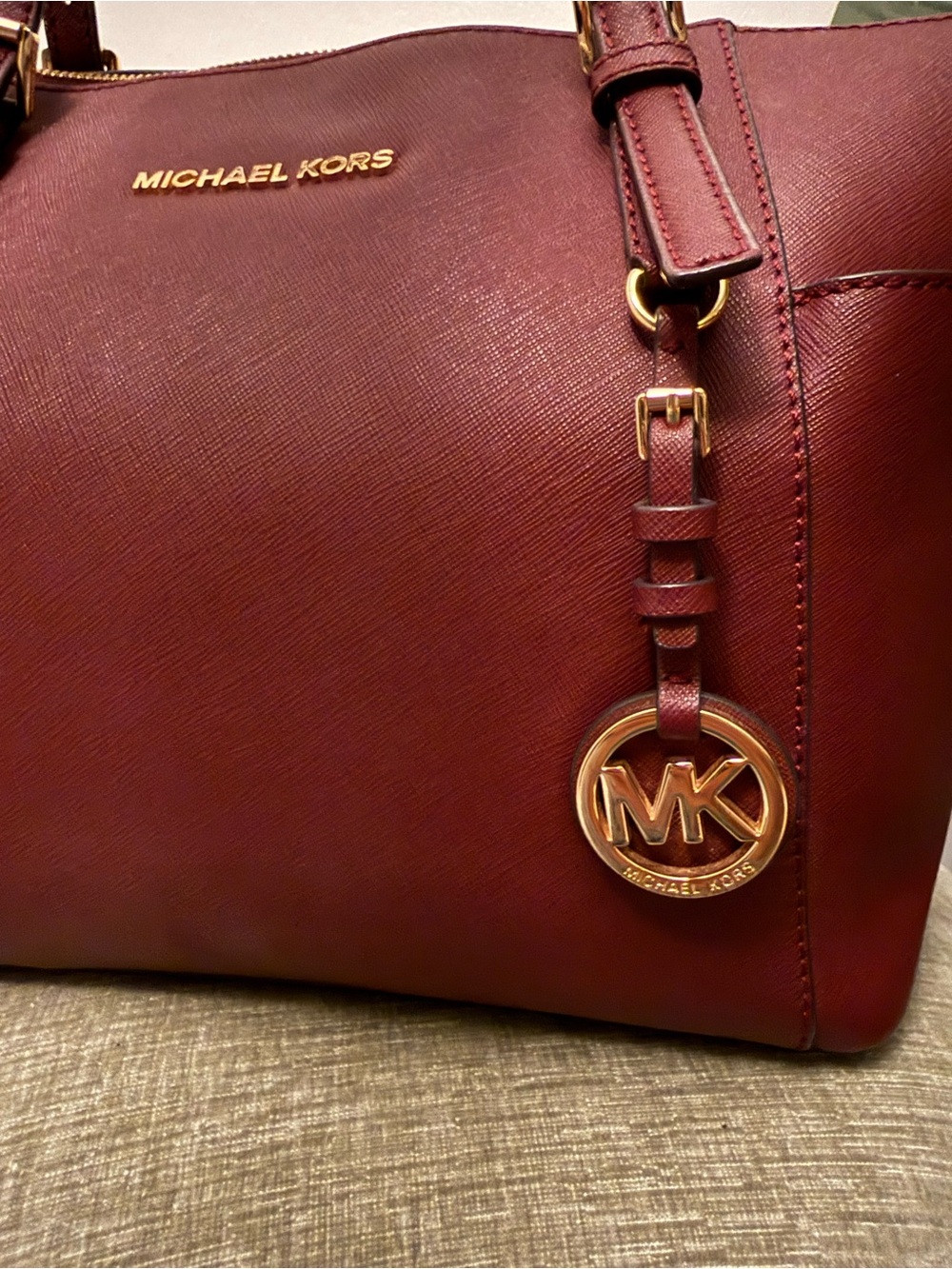 LIKE- NEW Michael Kors Charlotte Large Top Zip Tote Dark Cherry - Picture 5 of 7